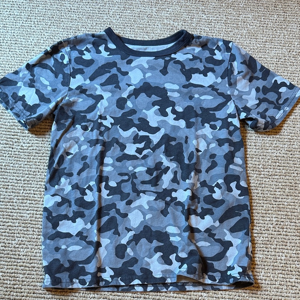 Children's Place boys size medium grey camo T-Shirt